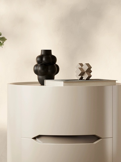 Круглая прикроватная тумбочка, кремовый цвет, 2 ящ., 40х46 см.