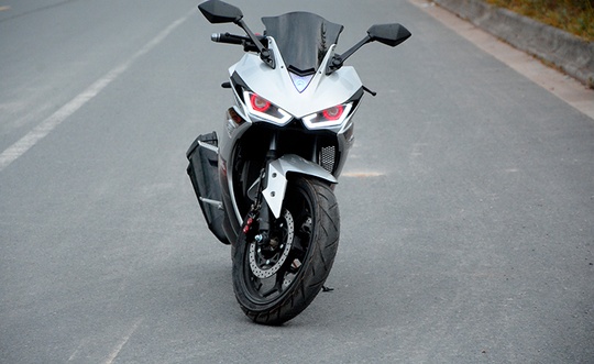 Электромотоцикл YAMAHA R3