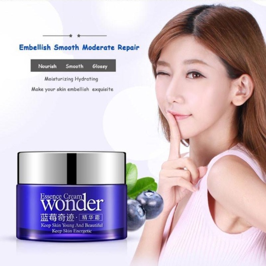 Витаминный крем для лица с экстрактом черники Wonder Essence Cream