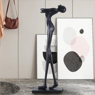 Скульптура девушки черный цвет. Last Girl