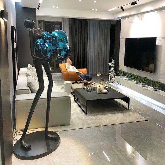 Торшер человек с синими шарами черный NIM, 80*42*180 см, LED, E27*6, смола со стекловолокном, 24 Вт